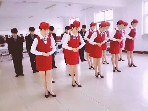 女生學高鐵乘務(wù)有什么優(yōu)勢？有沒有前途？